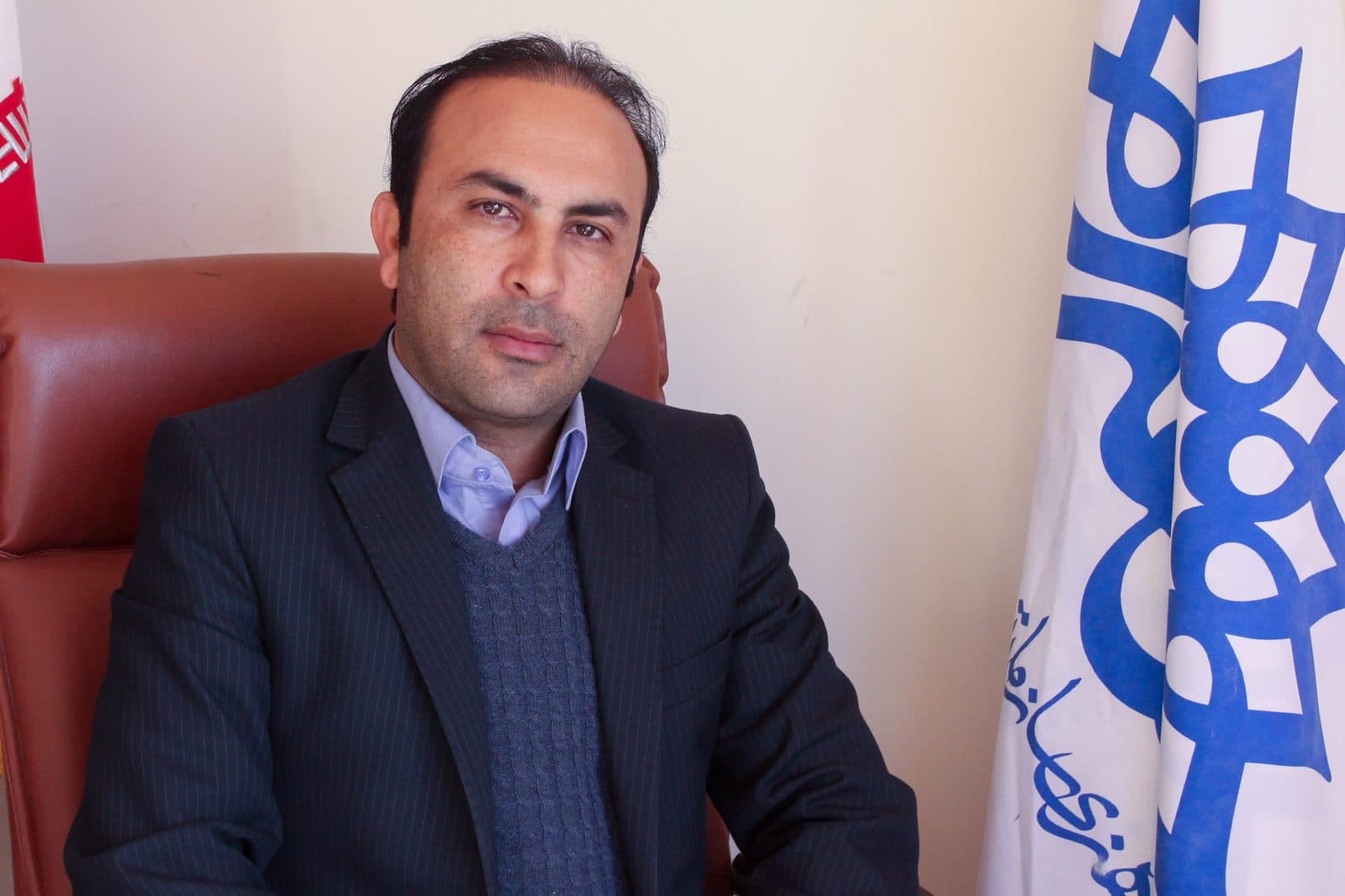 فروش آثارهنرمندان کهگیلویه و بویراحمد برای کمک به زلزله زدگان سی سخت