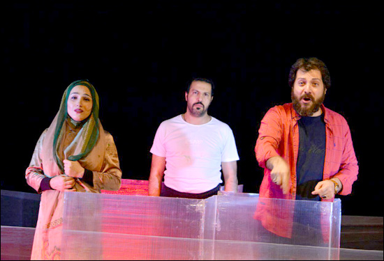 هرگز برای کسب حمایت، سفارش‌نویسی نکرده‌ام