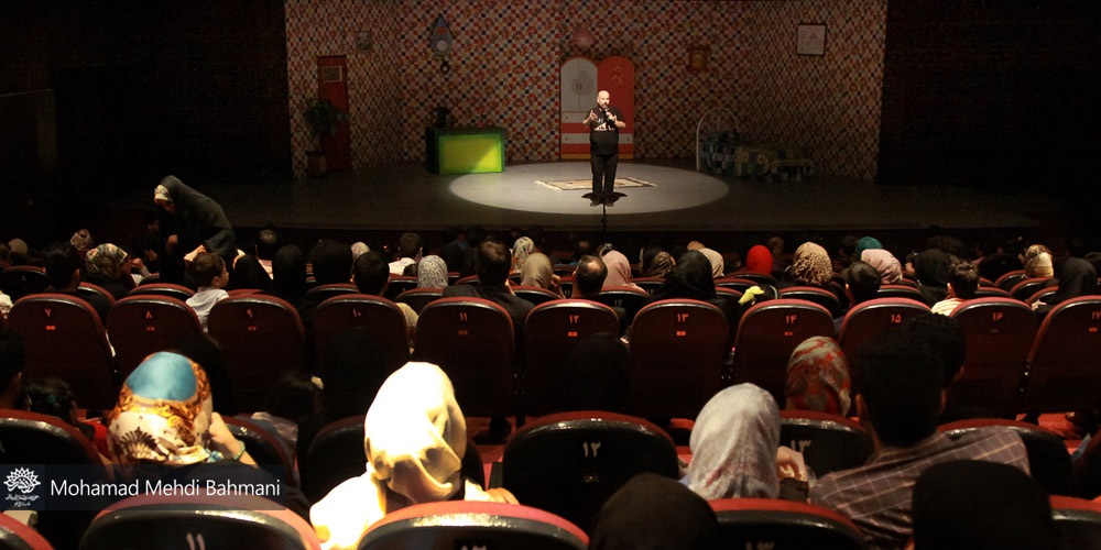 فعالین تئاتر مساجد قم مهمان نمایش «یک دختر یک سرباز» شدند