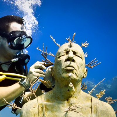 ساخت اولین گالری نیمه شناور جهان در دریای مالدیو