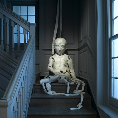 مجسمه هایی هولناک از سرگذشت بدن ها، کی کی اسمیت