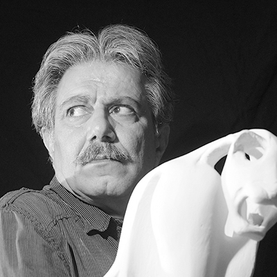 خودم را مدیون شهدا می‌دانم / انقلاب و دفاع مقدس حیاتی دوباره به هنرهای تجسمی بخشید