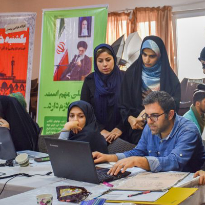 نمایشگاه آثار «پوستر پنجم آذر گرگان» در نگارخانه سوره گشایش یافت