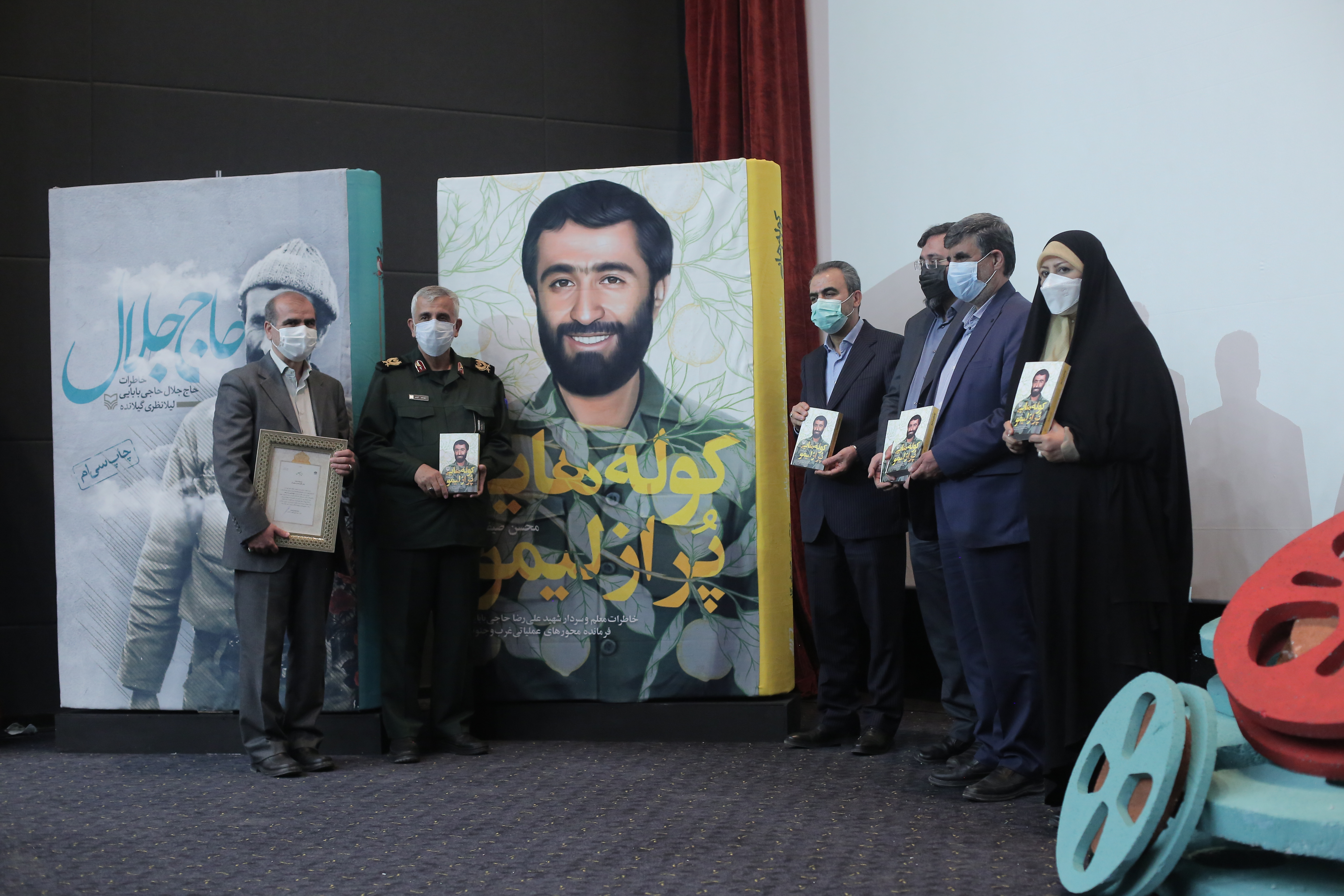 رونمایی از دو عنوان کتاب همزمان با  آیین افتتاح پردیس سینمایی مهر