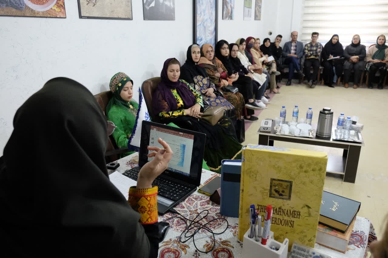 برگزاری کارگاهی متفاوت حول محور شاهنامه در یاسوج/ دکتر شمس: راز علاقه کهگیلویه و بویراحمدی ها به شاهنامه روحیه حماسی آنهاست