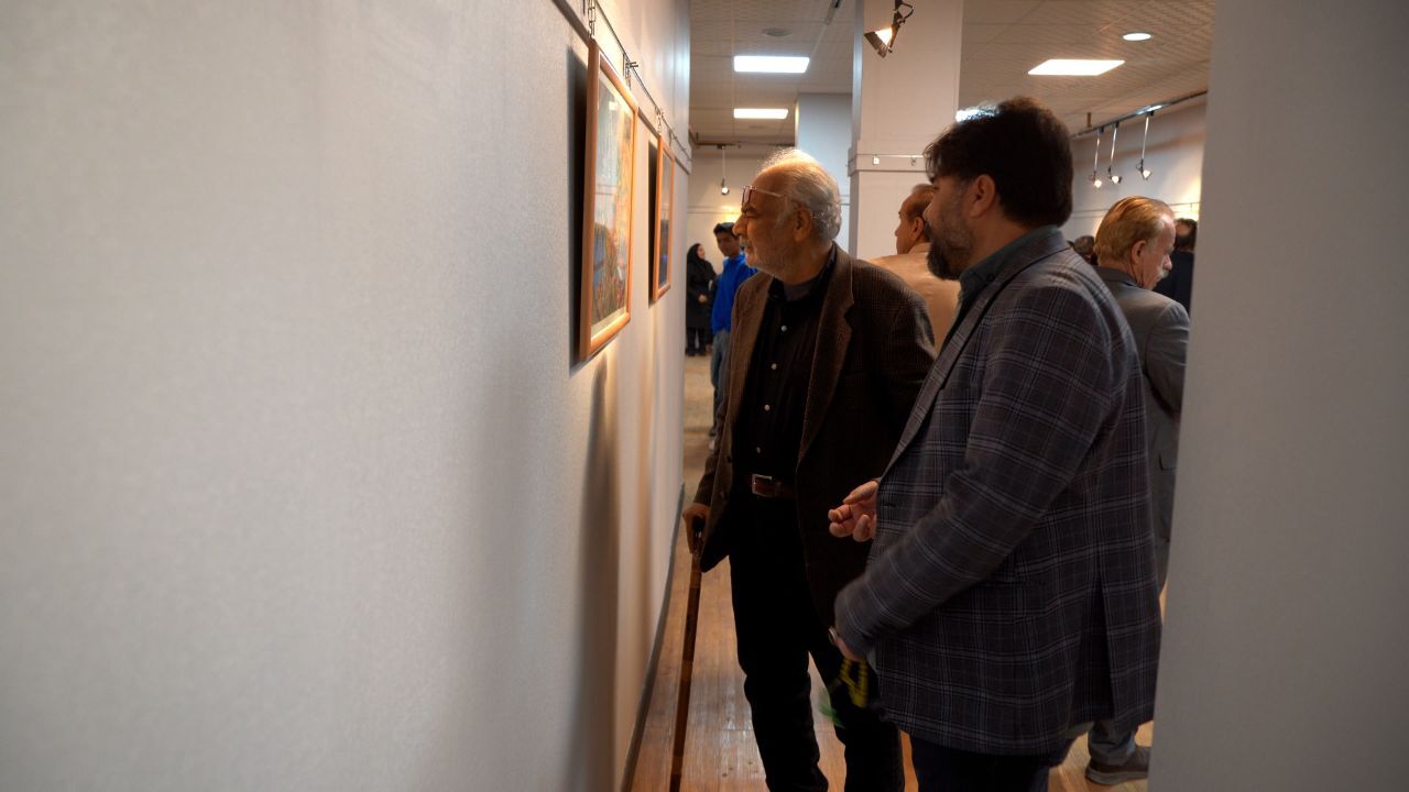 آیین افتتاحیه نمایشگاه «چند پرده از شاهنامه» در نگارخانه باران برگزار شد آیین افتتاحیه نمایشگاه «چند پرده از شاهنامه» در نگارخانه باران برگزار شد