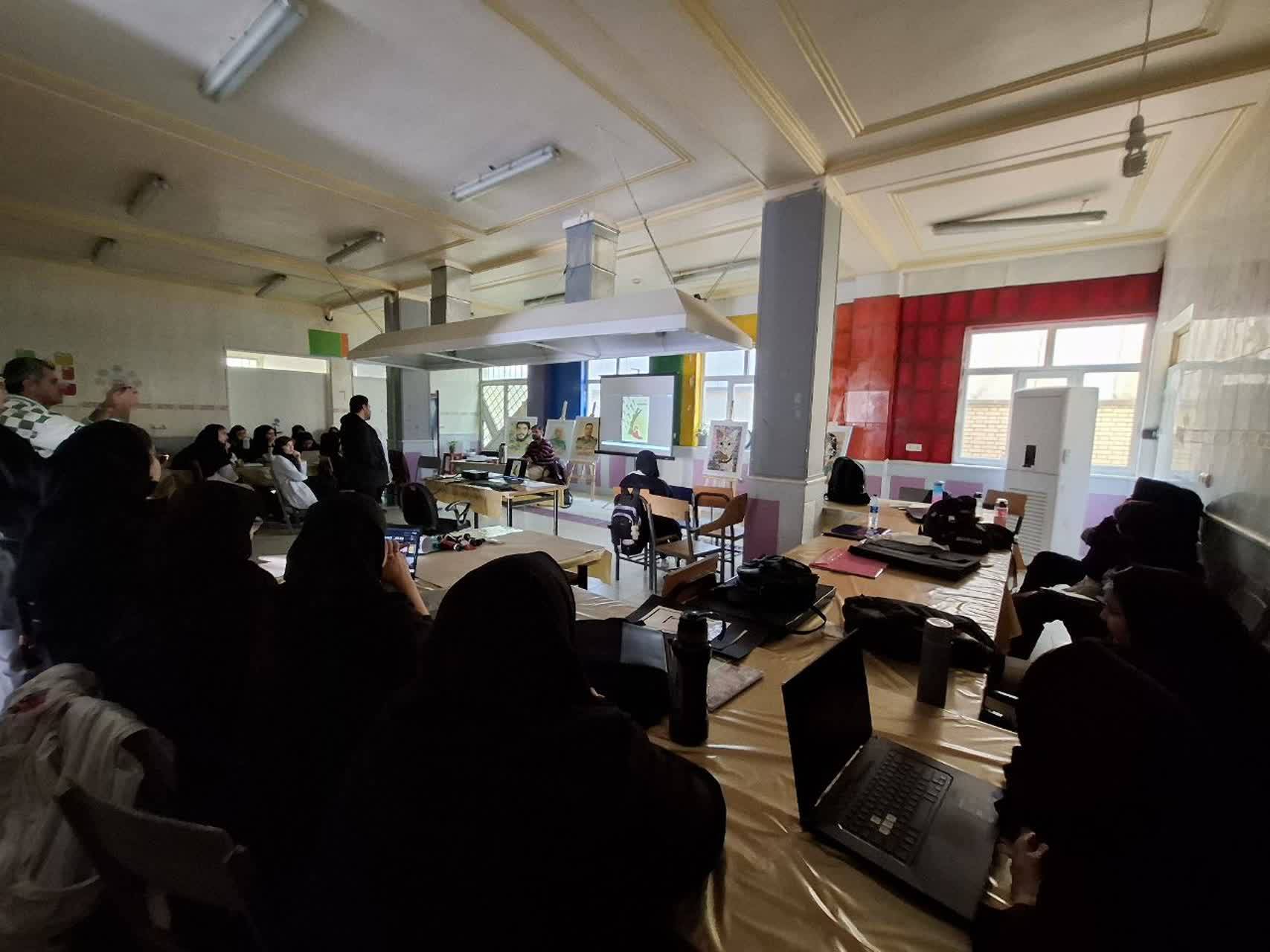 کارگاه تربیتی ـ تولیدی هنرهای تجسمی «بلوط و باروت» در گچساران برگزار شد