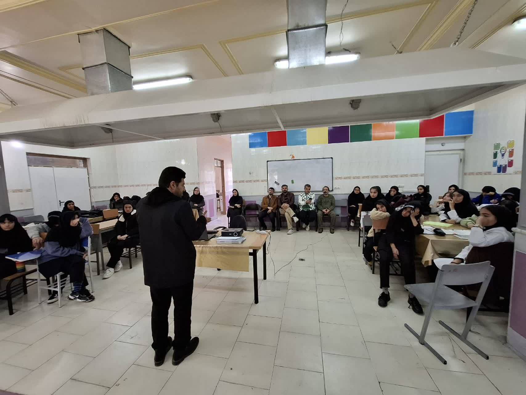 کارگاه تربیتی ـ تولیدی هنرهای تجسمی «بلوط و باروت» در گچساران برگزار شد