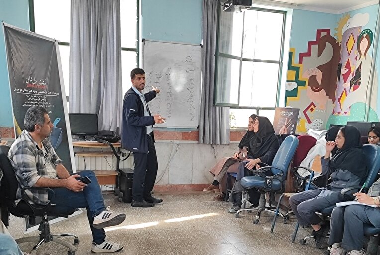 طنین هنر اعتراضی با قلم نوجوانان/رویداد «نقش طوفان» در یاسوج برگزار شد 