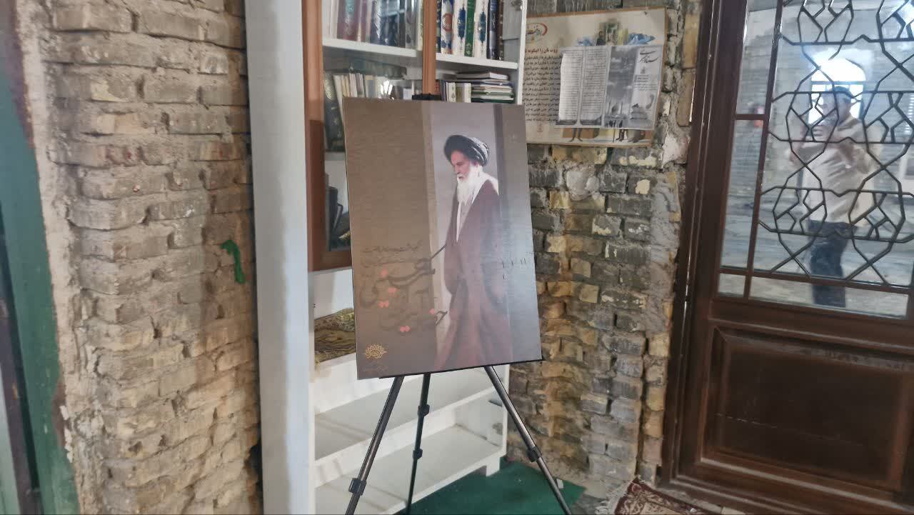 نمایشگاه عکس و پوستر «یاد یار مهربان آید همی» افتتاح شد نمایشگاه عکس و پوستر «یاد یار مهربان آید همی» افتتاح شد