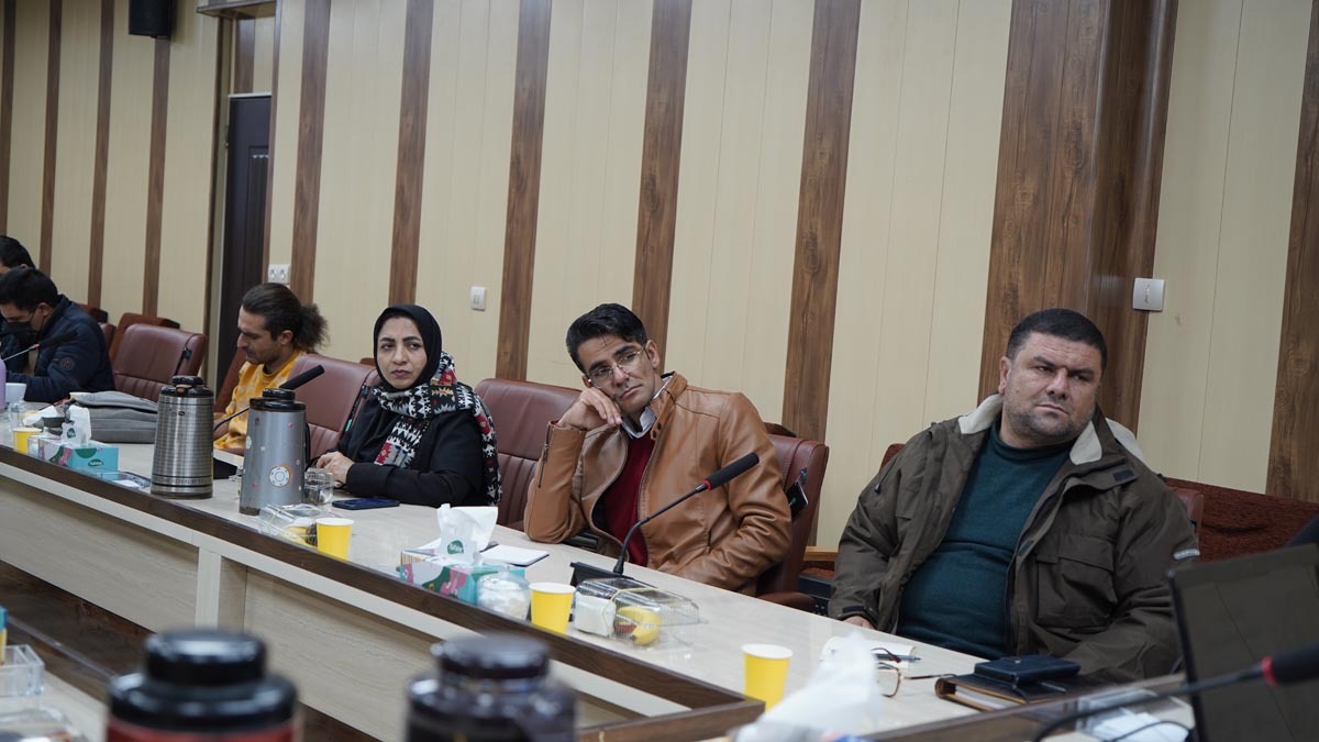 کارگاه شعر «در مکتب گمنامی» در یاسوج با حضور هاشم کرونی برگزار شد+تصاویر