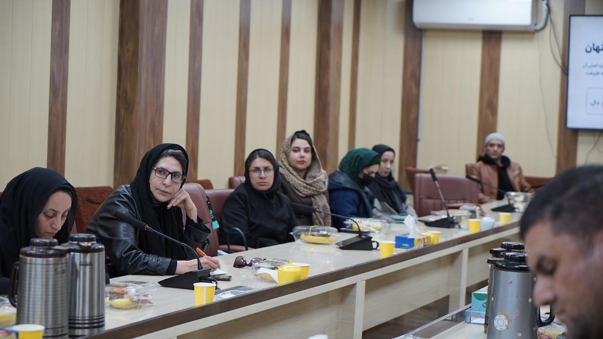 کارگاه شعر «در مکتب گمنامی» در یاسوج با حضور هاشم کرونی برگزار شد+تصاویر