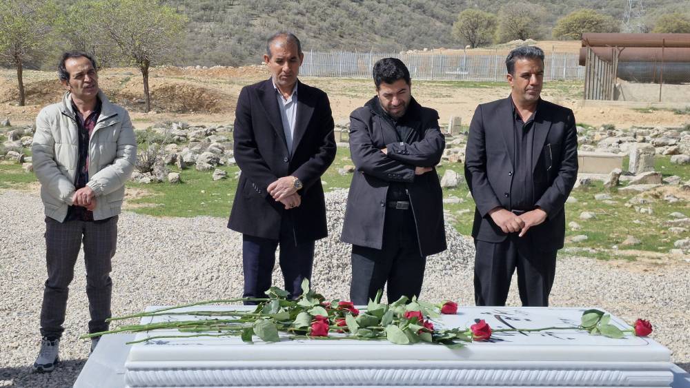 هفته هنر انقلاب در کهگیلویه و بویراحمد با ادای احترام به اولین شهید جنگ رمضان آغاز شد هفته هنر انقلاب در کهگیلویه و بویراحمد با ادای احترام به اولین شهید جنگ رمضان آغاز شد