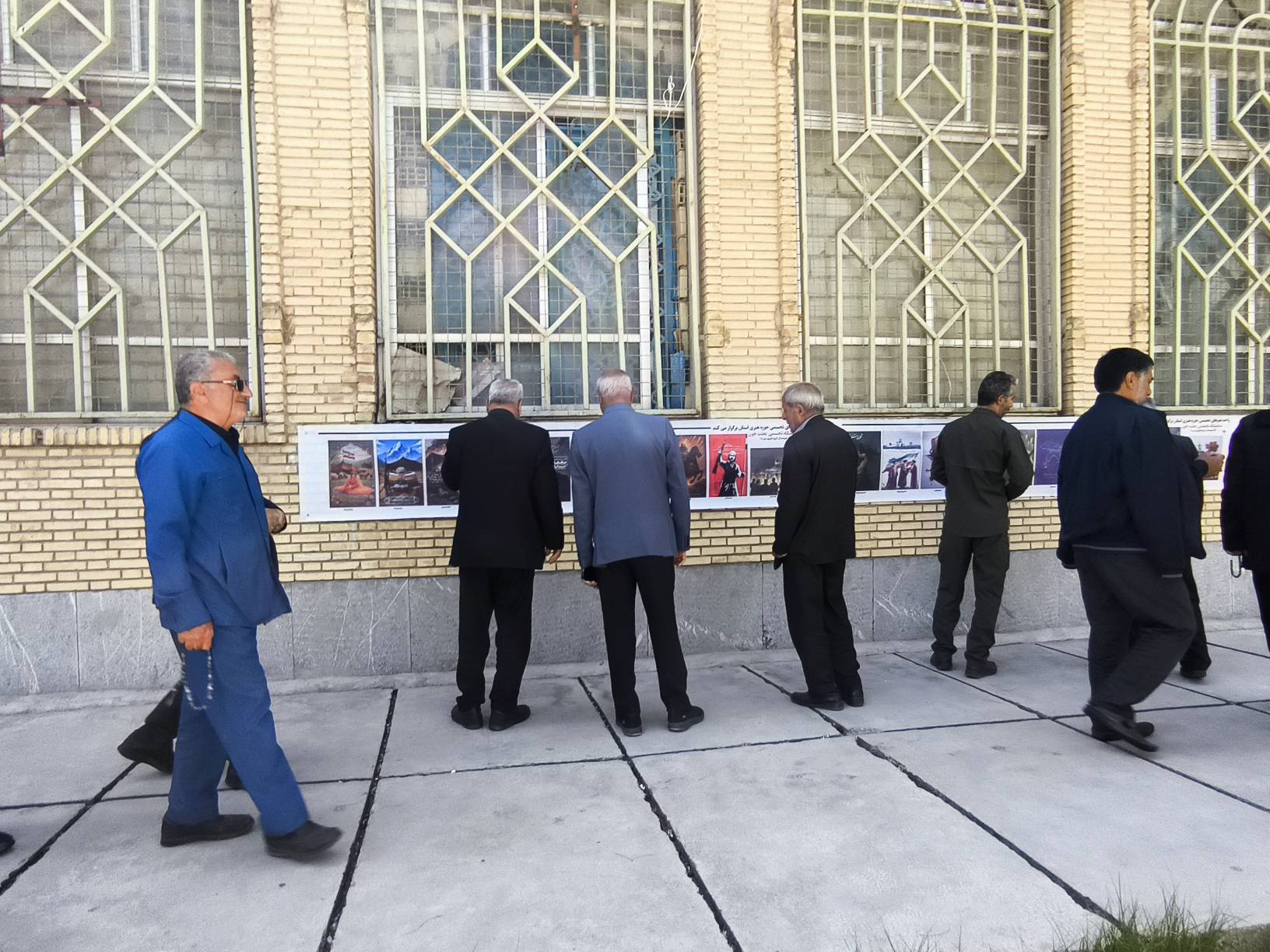 برگزاری نمایشگاه تجسمی «بعثت خون» در یاسوج برگزاری نمایشگاه تجسمی «بعثت خون» در یاسوج