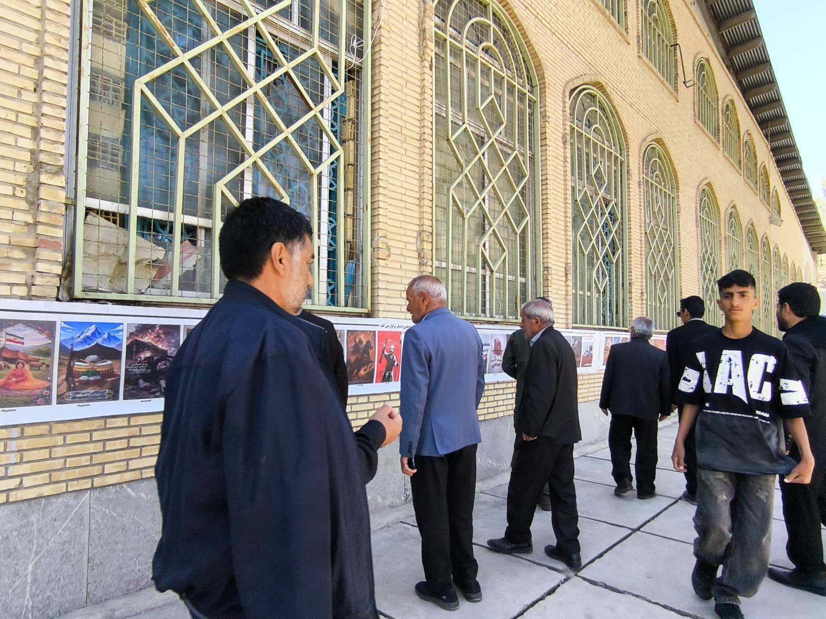 برگزاری نمایشگاه تجسمی «بعثت خون» در یاسوج برگزاری نمایشگاه تجسمی «بعثت خون» در یاسوج