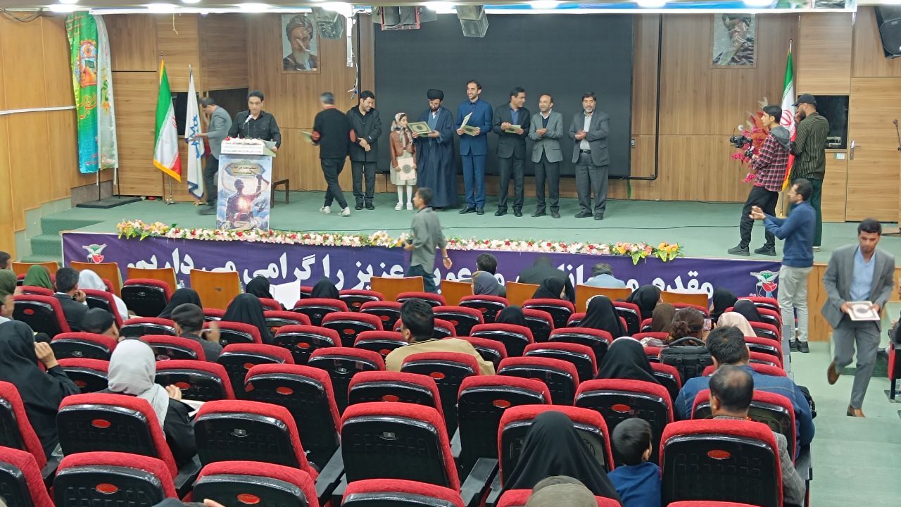 اختتامیه هفته هنر انقلاب در کهگیلویه و بویراحمد/ تجلیل از هنرمندان با حضور استاندار+ استاندار اختتامیه هفته هنر انقلاب در کهگیلویه و بویراحمد/ تجلیل از هنرمندان با حضور استاندار+ استاندار