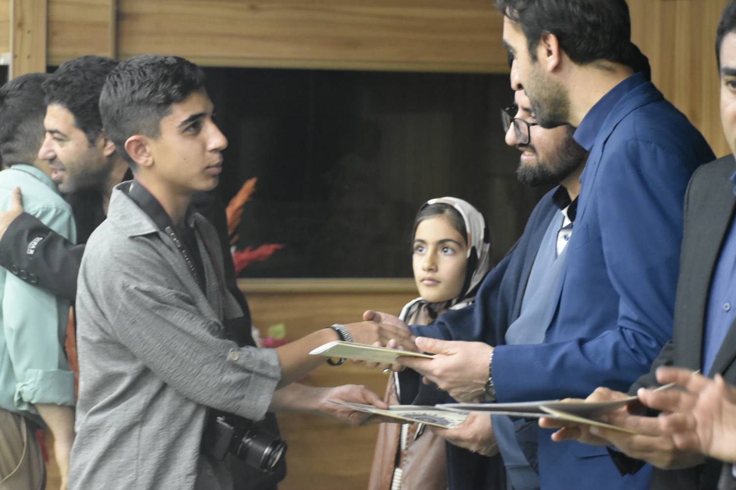 ۲۴ هنرمند استان با حضور مسئولان استانی تجلیل شدند