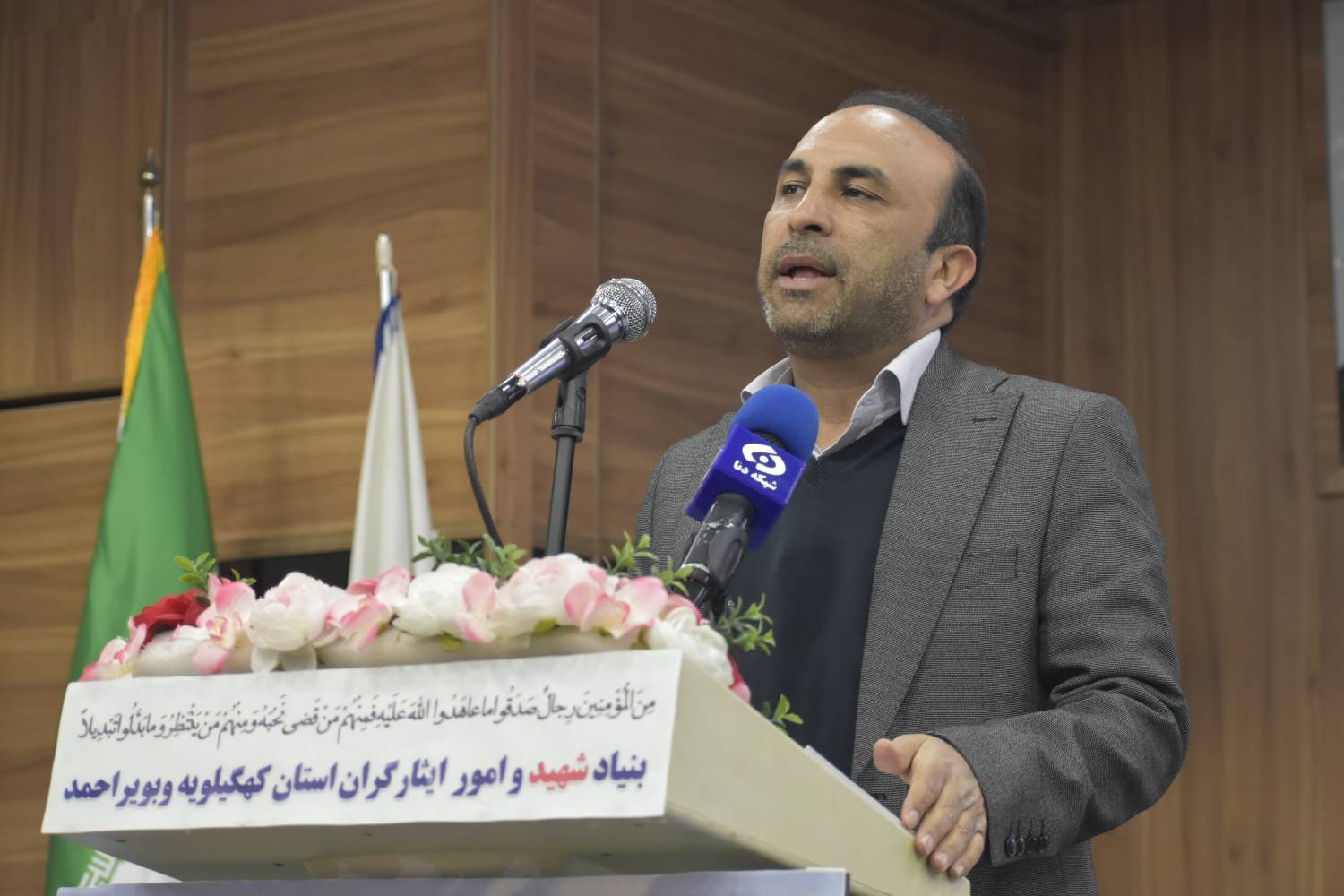۲۴ هنرمند استان با حضور مسئولان استانی تجلیل شدند