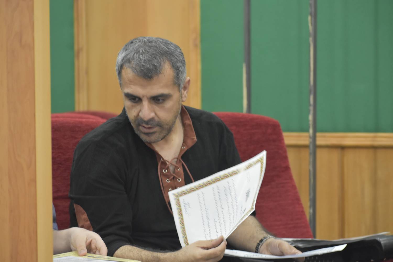 ۲۴ هنرمند استان با حضور مسئولان استانی تجلیل شدند