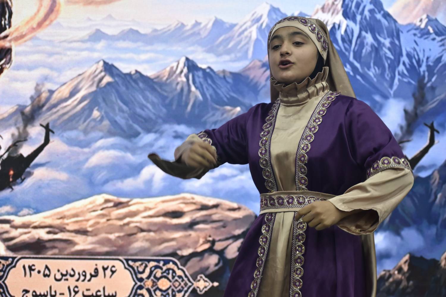 ۲۴ هنرمند استان با حضور مسئولان استانی تجلیل شدند