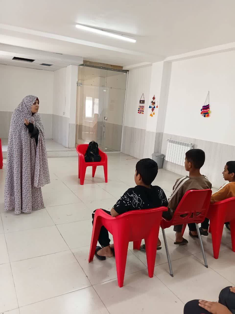 روایتی از سه نسل ایثار در میدان مرکزی شهر / «سحرگاه شوم» در دهدشت اجرا شد روایتی از سه نسل ایثار در میدان مرکزی شهر / «سحرگاه شوم» در دهدشت اجرا شد