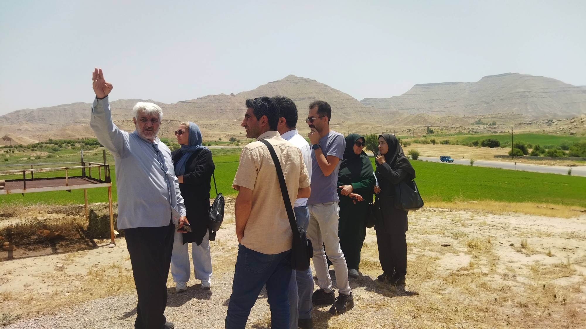 تور روایتنویسی «نبرد برنوها» با یاد شهدای کوه سیاه برگزار شد تور روایتنویسی «نبرد برنوها» با یاد شهدای کوه سیاه برگزار شد