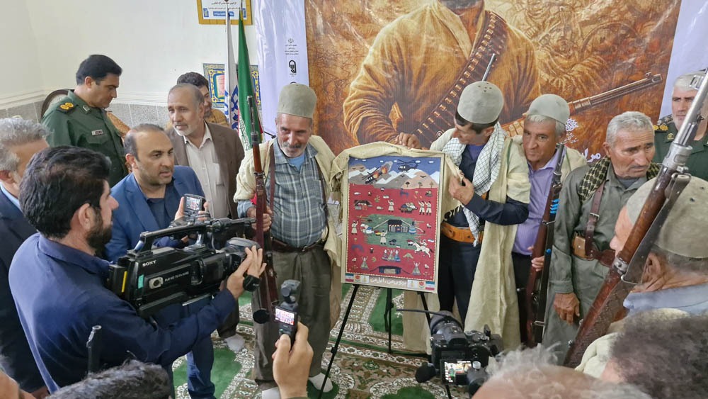 عشایر کوه سیاه از پوستر «برنوی من، ایل من» رونمایی کردند عشایر کوه سیاه از پوستر «برنوی من، ایل من» رونمایی کردند