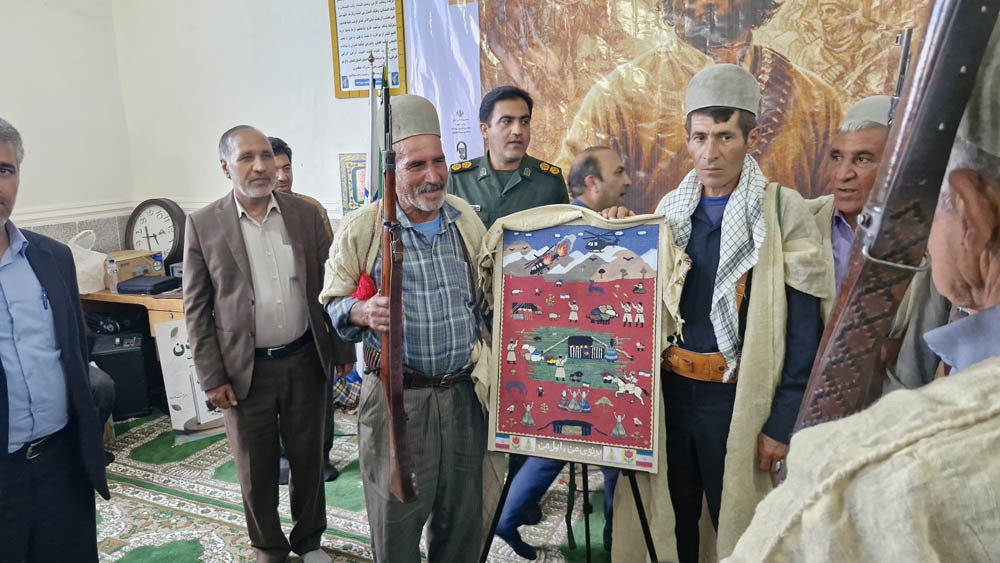 عشایر کوه سیاه از پوستر «برنوی من، ایل من» رونمایی کردند عشایر کوه سیاه از پوستر «برنوی من، ایل من» رونمایی کردند