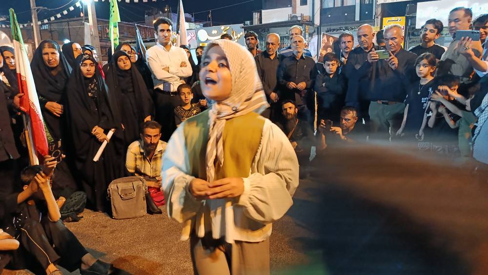 اجرای پرشور نمایش «کوه سیاه» در میدان مرکزی شهر دهدشت