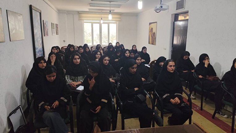 نشست توجیهی جشنواره نسل امید با حضور هنرمندان حوزه هنری استان برگزار شد