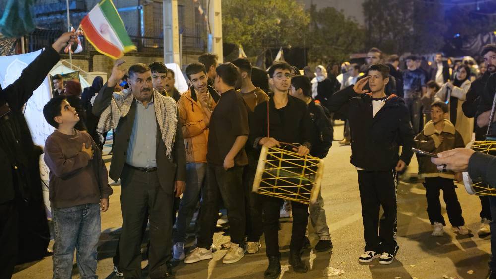 «بیداری و لالایی»؛ پیوند اسطوره و مقاومت معاصر روی صحنه خیابانهای یاسوج «بیداری و لالایی»؛ پیوند اسطوره و مقاومت معاصر روی صحنه خیابانهای یاسوج